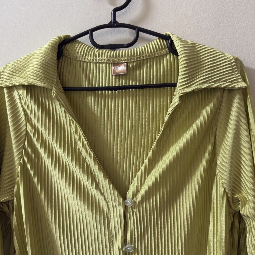 Light Green Long Sleeve Blouse (Category: Longsleeves) located in Quezon City. Submitted by maixjose (Listing ID 1469006333, Image 2). Description: Fits M-L.