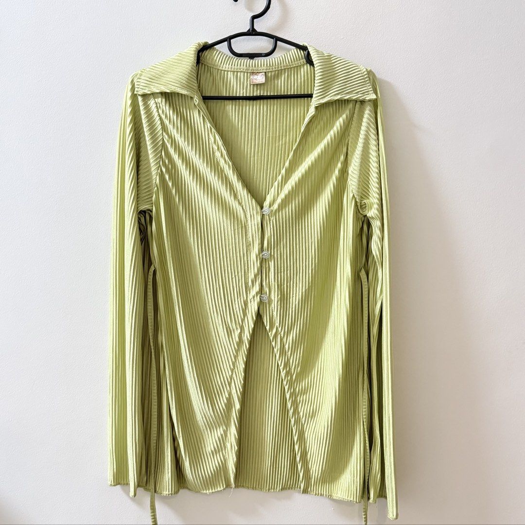 Light Green Long Sleeve Blouse (Category: Longsleeves) located in Quezon City. Submitted by maixjose (Listing ID 1469006333, Image 1). Description: Fits M-L.