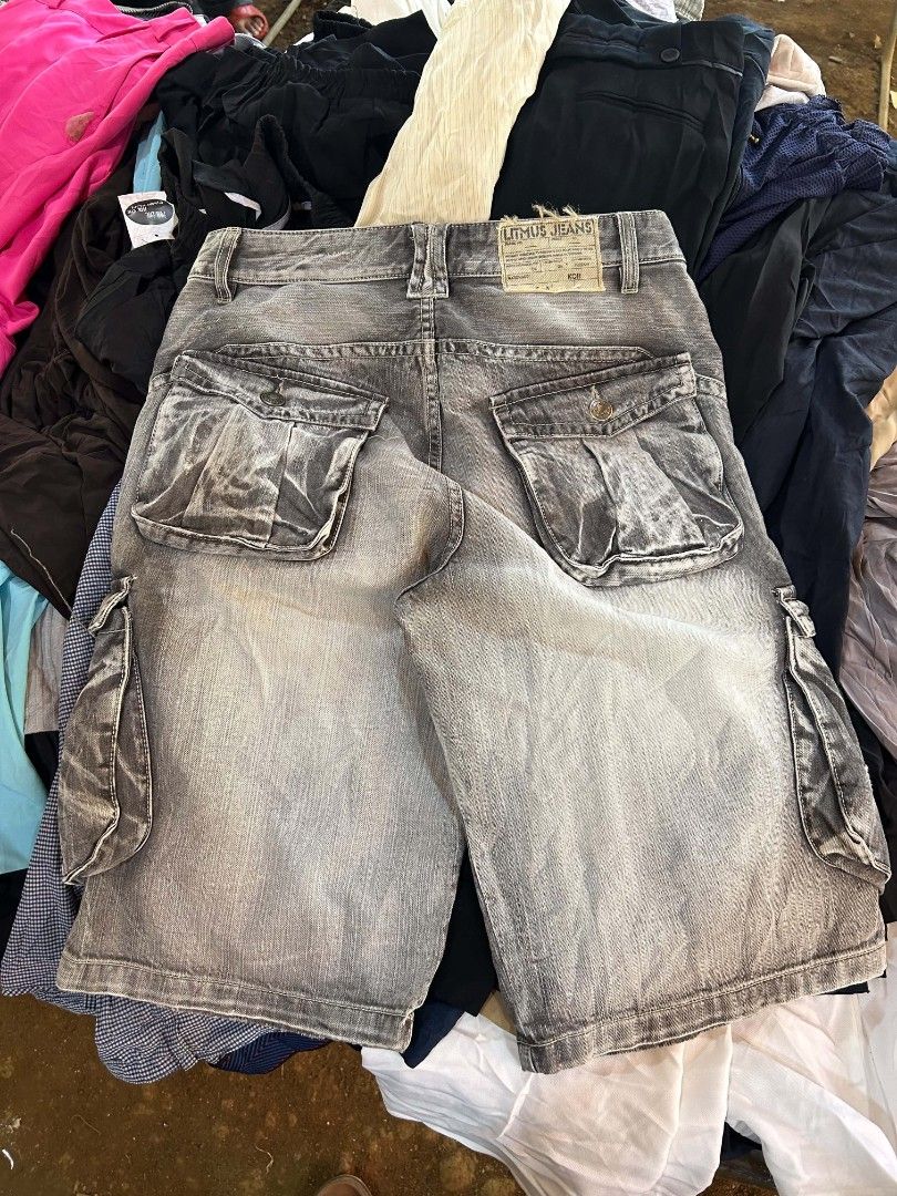 Litmus Jeans Vtg jorts (Category: Shorts) located in Manila. Submitted by thrift_nihu (Listing ID 1469157567, Image 2). Description: W - 16 in 32-31 actual L - 26 inch Th -12 inch LO - 11 inch good condition/minimal scratch free sf get now location: mindanao, bukidnon !Disclaimer: We are not affiliated or associated with any brands posted here. All trademarks & copyright belongs solely to the brand owners..
