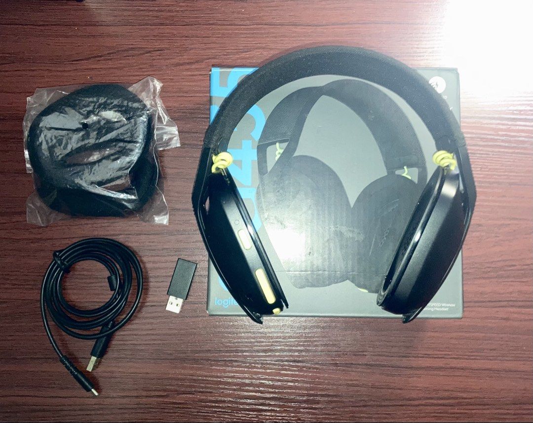 Logitech G435 LIGHTSPEED Wireless Gaming Headset (Category: Headphones & Headsets) located in Las Pinas. Submitted by hwrd2k (Listing ID 1468983009, Image 3). Description: Features/Specs: - Lightweight design, approx. 165g - LIGHTSPEED 2.4GHz wireless connectivity - Bluetooth connectivity - Built in microphones - Up to 18 hours of battery life - USB C charging port Inclusions: - Logitech G435 wireless headset - USB wireless receiver - USB chargin