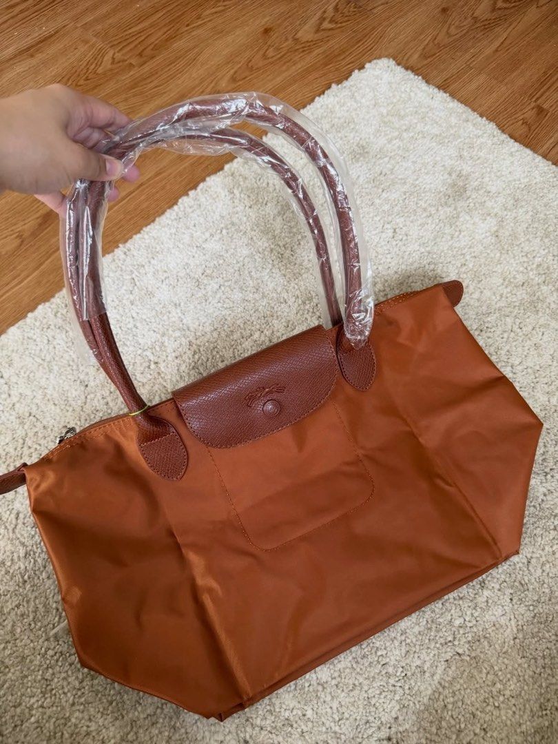 Long Champ 02 Tote Bag (Category: Tote Bags) located in Manila. Submitted by theiconicco_mnl_8 (Listing ID 1469017717, Image 1). Description: .