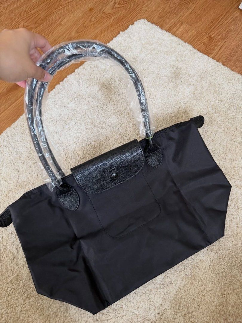 Long Champ 05 Tote bag (Category: Tote Bags) located in Manila. Submitted by theiconicco_mnl_8 (Listing ID 1469018158, Image 1). Description: .