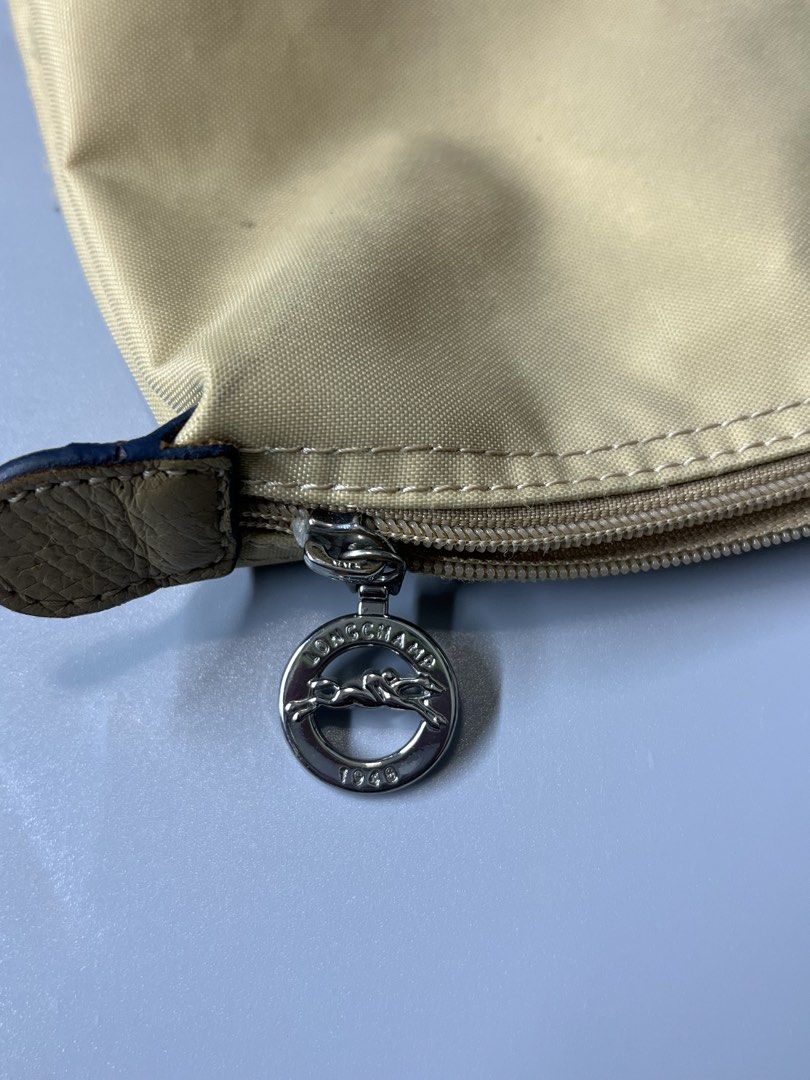 LONGCHAMP (Category: Luxury Bags & Wallets) located in Manila. Submitted by villadolid77084 (Listing ID 1469059161, Image 3). Description: LONGCHAMP.