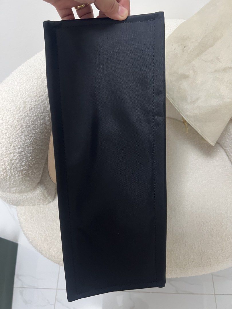 Longchamp Black Nylon Tote Bag (Category: Tote Bags) located in Abulug. Submitted by jamiecammie (Listing ID 1468994265, Image 2). Description: No issue Preloved & orig.