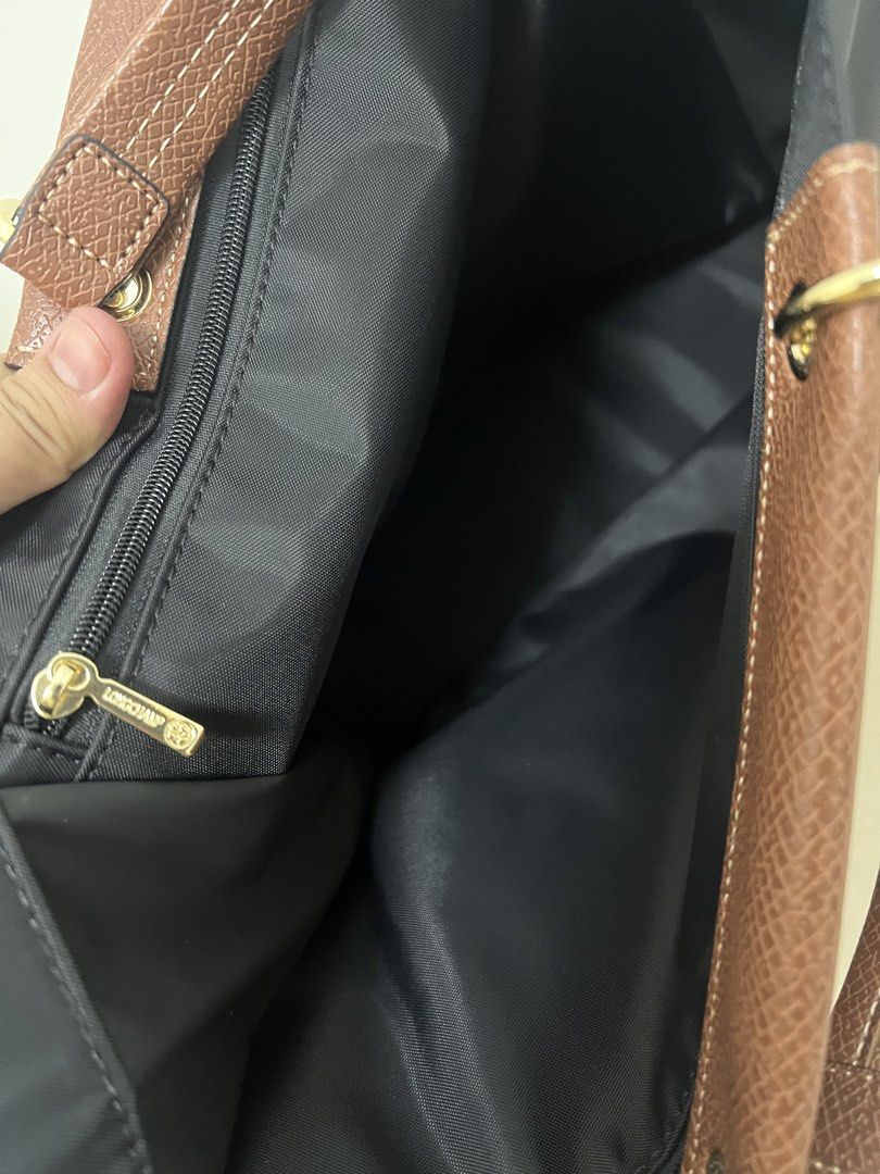 Longchamp Black Nylon Tote Bag (Category: Tote Bags) located in Abulug. Submitted by jamiecammie (Listing ID 1468994265, Image 3). Description: No issue Preloved & orig.