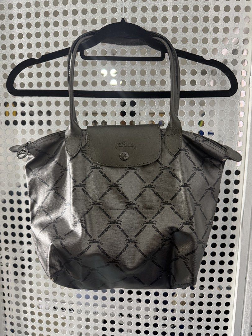 Longchamp Le Pliage Metallic Long Handle (Category: Tote Bags) located in Marikina City. Submitted by bg22.23 (Listing ID 1468948205, Image 1). Description: .