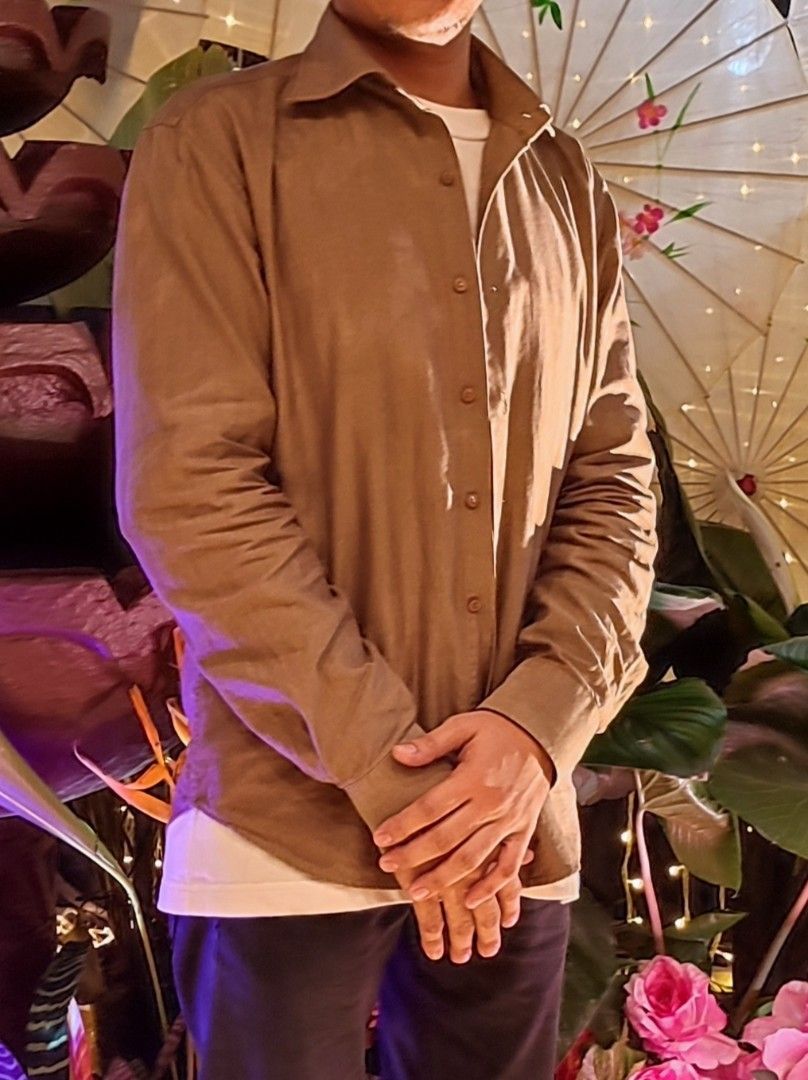 LONGSLEEVE (Category: Tshirts & Polo Shirts ) located in Manila. Submitted by xoien (Listing ID 1469088176, Image 3). Description: LONGSLEEVE conditions: 9,5/10 size: up to medium color: medium brown shade ⏹️PRICE; 149 🟡pang casual/office/school outfit 🟡quality tela 🟡goods for medium body frame 🟡4x used only sa mga event 🟡color may be varie due lightning 🟡UGALIIN BASAHIN ANG BUONG DETAILS WAG MASYADO EXCITED 🟡NO RETURN POLICY UNA HND AKO M