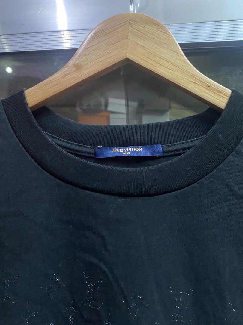 Louis Vitton Gradient tee (Category: Luxury Apparel) located in Kalibo. Submitted by rvna23 (Listing ID 1468995973, Image 3). Description: Louis Vuitton Monogram Gradient T-Shirt Dimes 28 X 21 Excellent Condition .