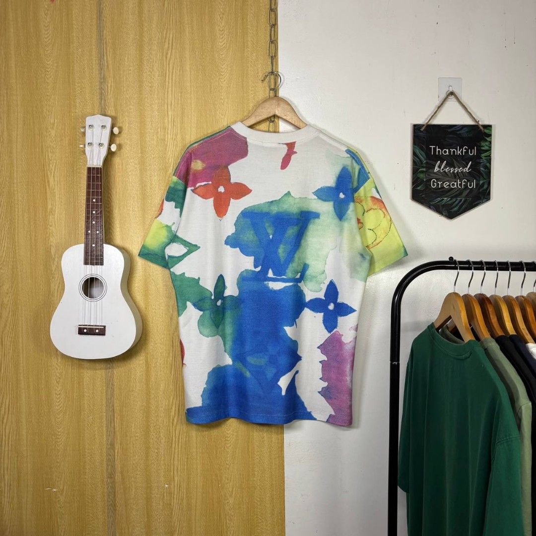LOUIS VUITTON (Category: Tshirts & Polo Shirts ) located in Manila. Submitted by hiddengems1602 (Listing ID 1469082261, Image 2). Description: Size L on tag Dimensions: 22x28 Color Rate: 9.5/10 Excellent Condition Issue: None.