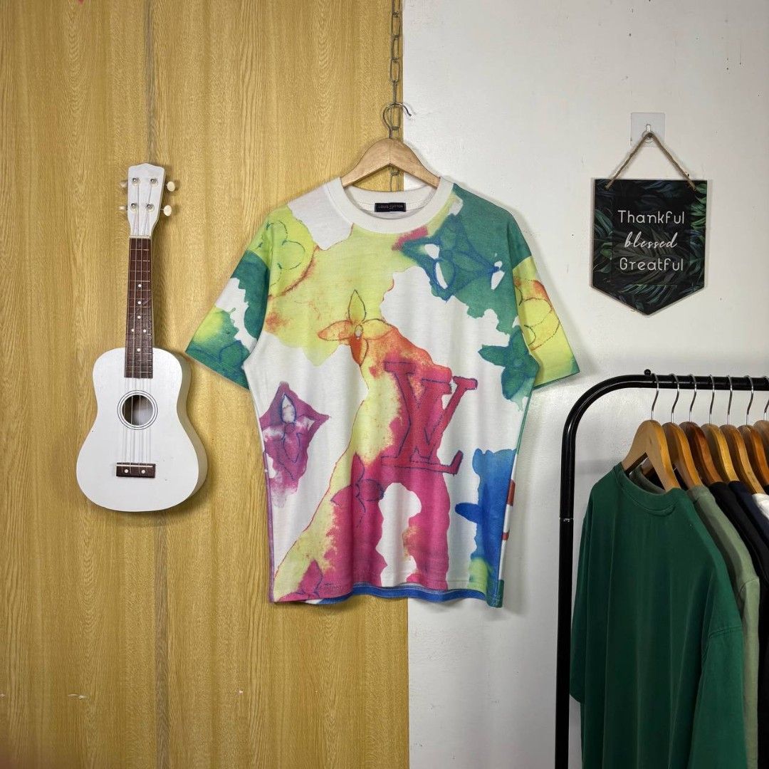 LOUIS VUITTON (Category: Tshirts & Polo Shirts ) located in Manila. Submitted by hiddengems1602 (Listing ID 1469082261, Image 1). Description: Size L on tag Dimensions: 22x28 Color Rate: 9.5/10 Excellent Condition Issue: None.