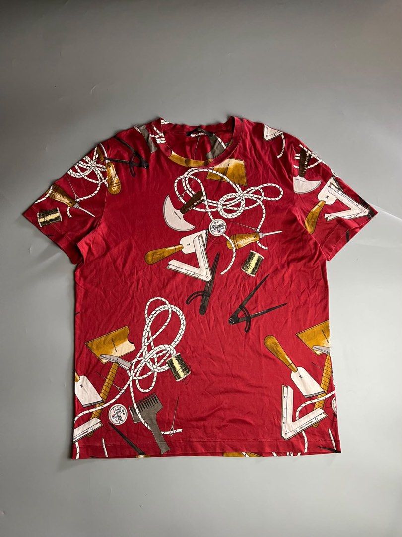 Louis Vuitton - Printed Graphic Shirt (Category: Luxury Apparel) located in San Pablo. Submitted by hiddenrygn (Listing ID 1468947957, Image 1). Description: Louis Vuitton - Printed Graphic Shirt Size : L(21” 28”) No flaws Signs of usage Excellent condition Authentic DM!.