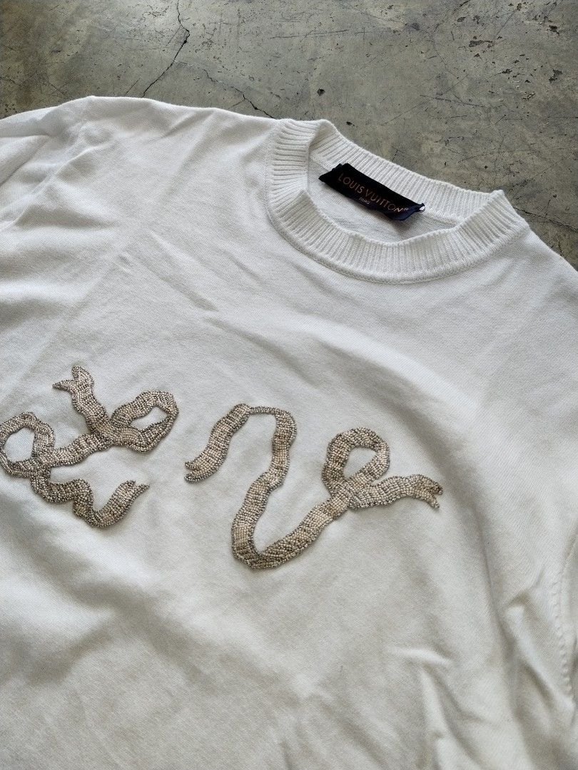 Louis Vuitton Knit LV Embroidered Logo (Category: Luxury Apparel) located in Taytay. Submitted by the_vtg_pop-up (Listing ID 1468980323, Image 2). Description: .