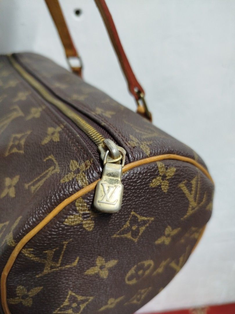 LOUIS VUITTON MONOGRAM PAPILLON 26 (Category: Luxury Bags & Wallets) located in Bayombong. Submitted by Gentlemans_ClosEt (Listing ID 1468940768, Image 3). Description: LOUIS VUITTON MONOGRAM PAPILLON 26 RANK AB NO CRACKS ON CANVAS MINOR CRACKS ON LEATHER HANDLE BUT STILL IN VERY PRESENTABLE TO WEAR.