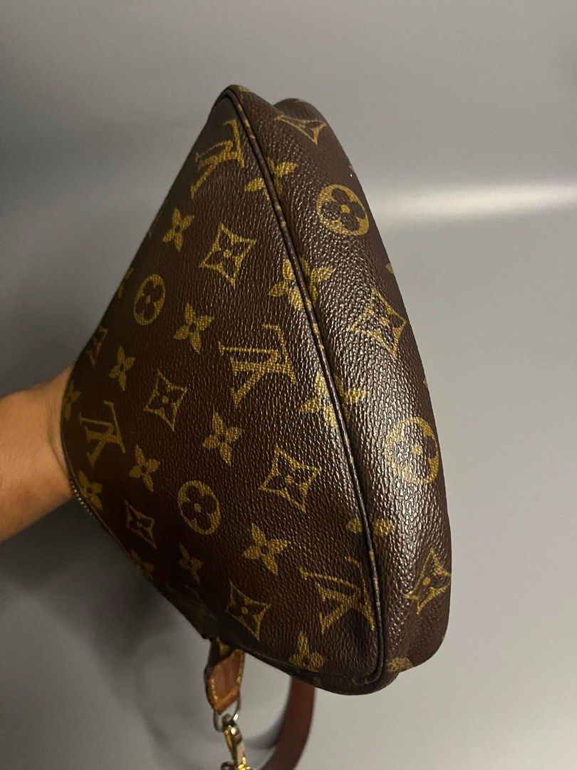 Louis Vuitton Monogram Pochette (Category: Luxury Bags & Wallets) located in Lipa City. Submitted by roan.sspree (Listing ID 1469068409, Image 3). Description: - Authentic Louis Vuitton monogram coated canvas pouch - Secure top zipper closure for daily essentials - Includes a detachable brown leather strap with gold-tone hardware - Compact size with a structured base.