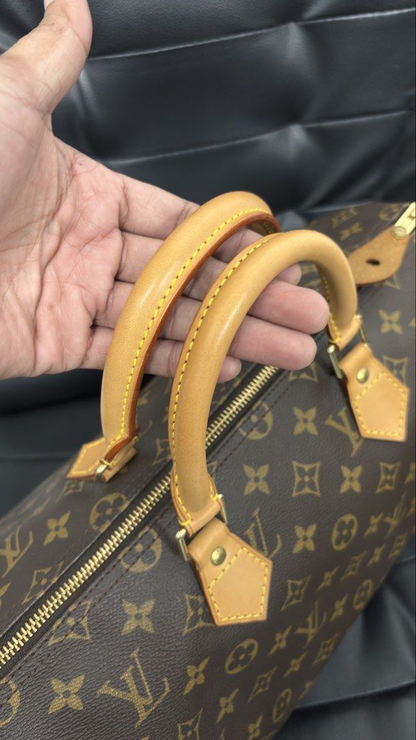 LOUIS VUITTON Speedy 35 Monogram Canvas Bag (Category: Luxury Bags & Wallets) located in Taguig. Submitted by shoppersluxe2394 (Listing ID 1469090044, Image 2). Description: .