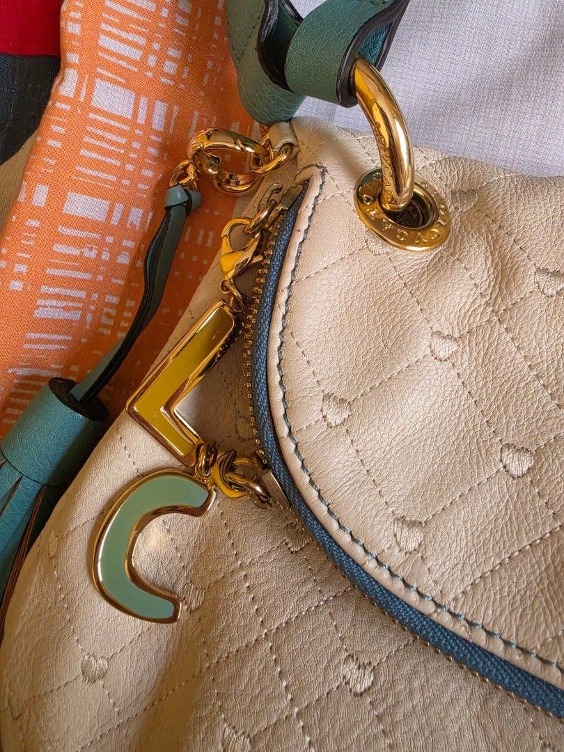 LOVCAT (Category: Cross-body Bags) located in Talisay. Submitted by tinkerbellaaaa (Listing ID 1468952824, Image 3). Description: preloved rare Lovcat 2way bag in cream genuine leather; med-large size. no crackings, choppings, rubs very intact leather lining coating. minor signs of wear but barely noticeable. detachable straps..
