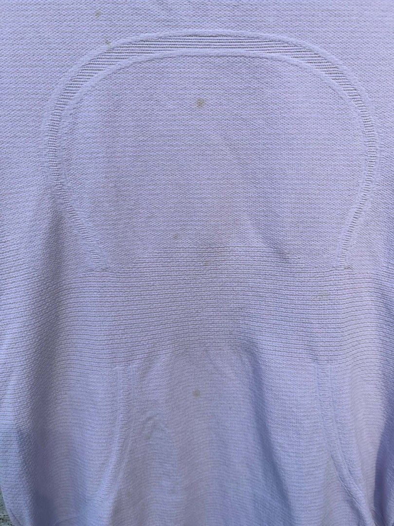 Lululemon (Category: Activewear) located in Manila. Submitted by skippypeanut1331 (Listing ID 1468963872, Image 3). Description: 14x25 Small Very good condition Color rate: 9/10 issue: minimal yellow stains.