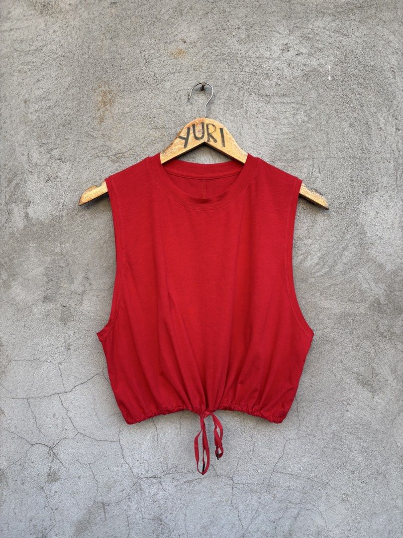 Lululemon Adapt to You Tank (Category: Activewear) located in Davao. Submitted by lumpiashanghai (Listing ID 1469081813, Image 3). Description: Lululemon Adapt to You Tank Width 20, Length 19 Excellent Condition No issue & Need wash 450 +shipping.