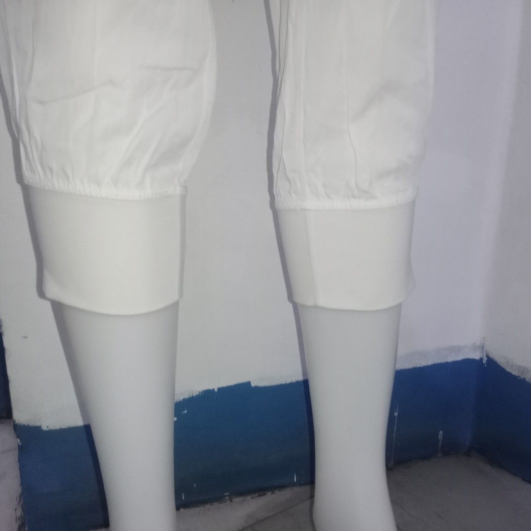 Lululemon Jogger (Category: Other Bottoms) located in Manila. Submitted by shoekendi (Listing ID 1469158798, Image 3). Description: looks new.
