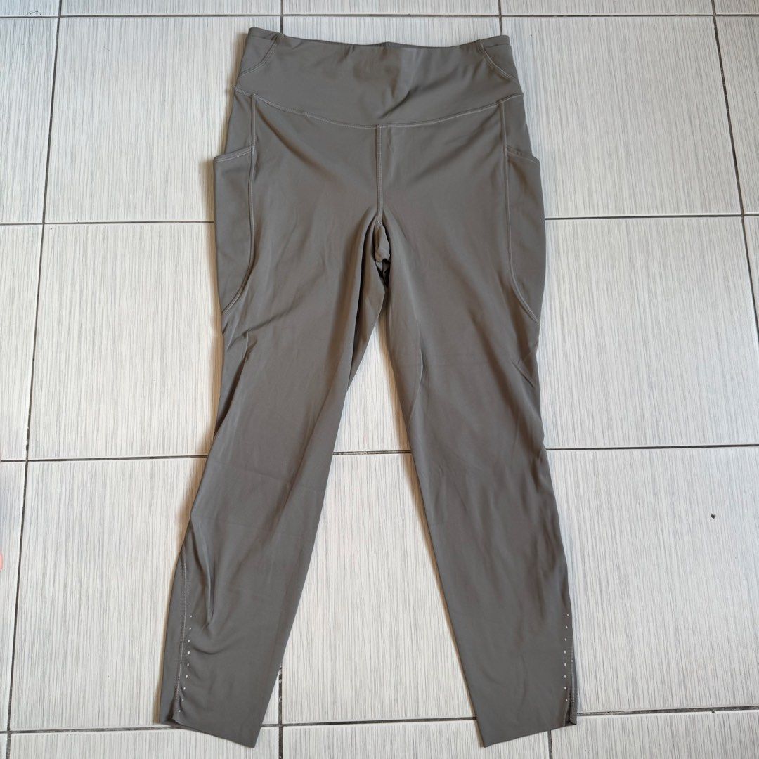 Lululemon leggings dot 10 (Category: Activewear) located in Makati City. Submitted by ellespreloved2.0 (Listing ID 1469049875, Image 2). Description: In very good condition No flaw With side and waist pockets Fits 32-34 waist Adjustable string inside waist .