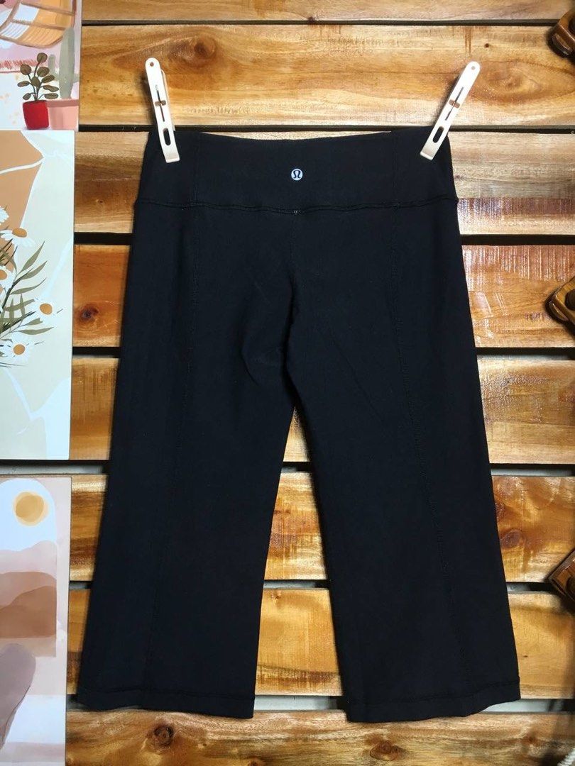 Lululemon Reversible Groove Crop Capri Pants (Category: Other Bottoms) located in Pagadian. Submitted by angelcanzado (Listing ID 1468995997, Image 1). Description: Lululemon Reversible Groove Crop Capri Pants Excellent Condition Dot 6 on tag No flaws , Stretchy Size: 29 - 32 stretchy Length: 26 inches.