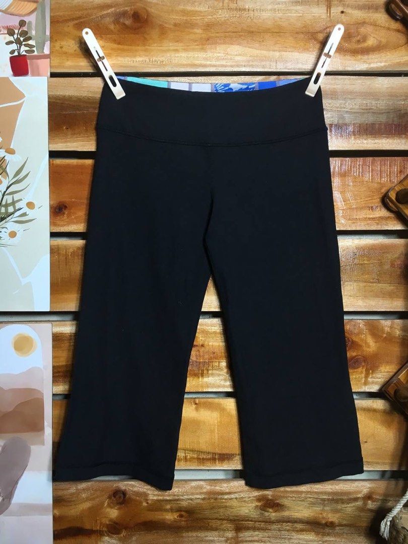 Lululemon Reversible Groove Crop Capri Pants (Category: Other Bottoms) located in Pagadian. Submitted by angelcanzado (Listing ID 1468995997, Image 2). Description: Lululemon Reversible Groove Crop Capri Pants Excellent Condition Dot 6 on tag No flaws , Stretchy Size: 29 - 32 stretchy Length: 26 inches.