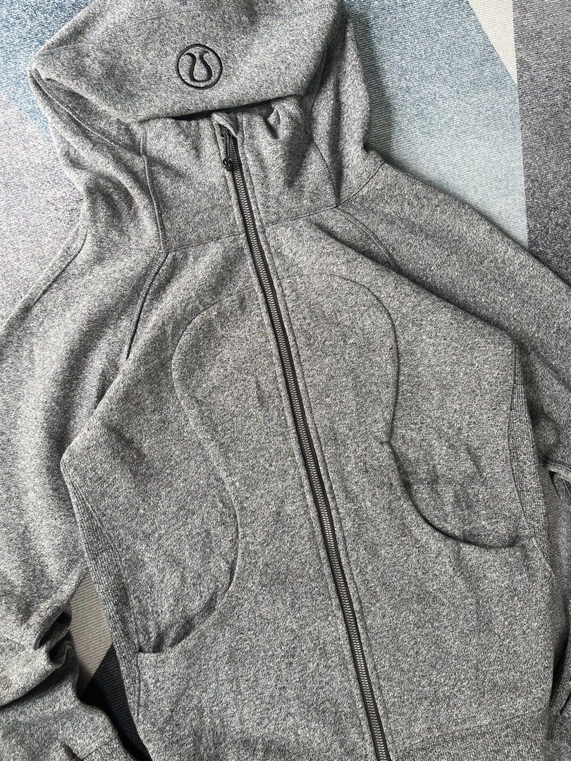 Lululemon Scuba Full Zip Hoodie (Category: Coats, Jackets and Outerwear) located in Paranaque City. Submitted by mackraven260159 (Listing ID 1469138337, Image 3). Description: Size 6 Best Fit Small 18 x 26 Stretchable Material Heavy But Soft Fabric.