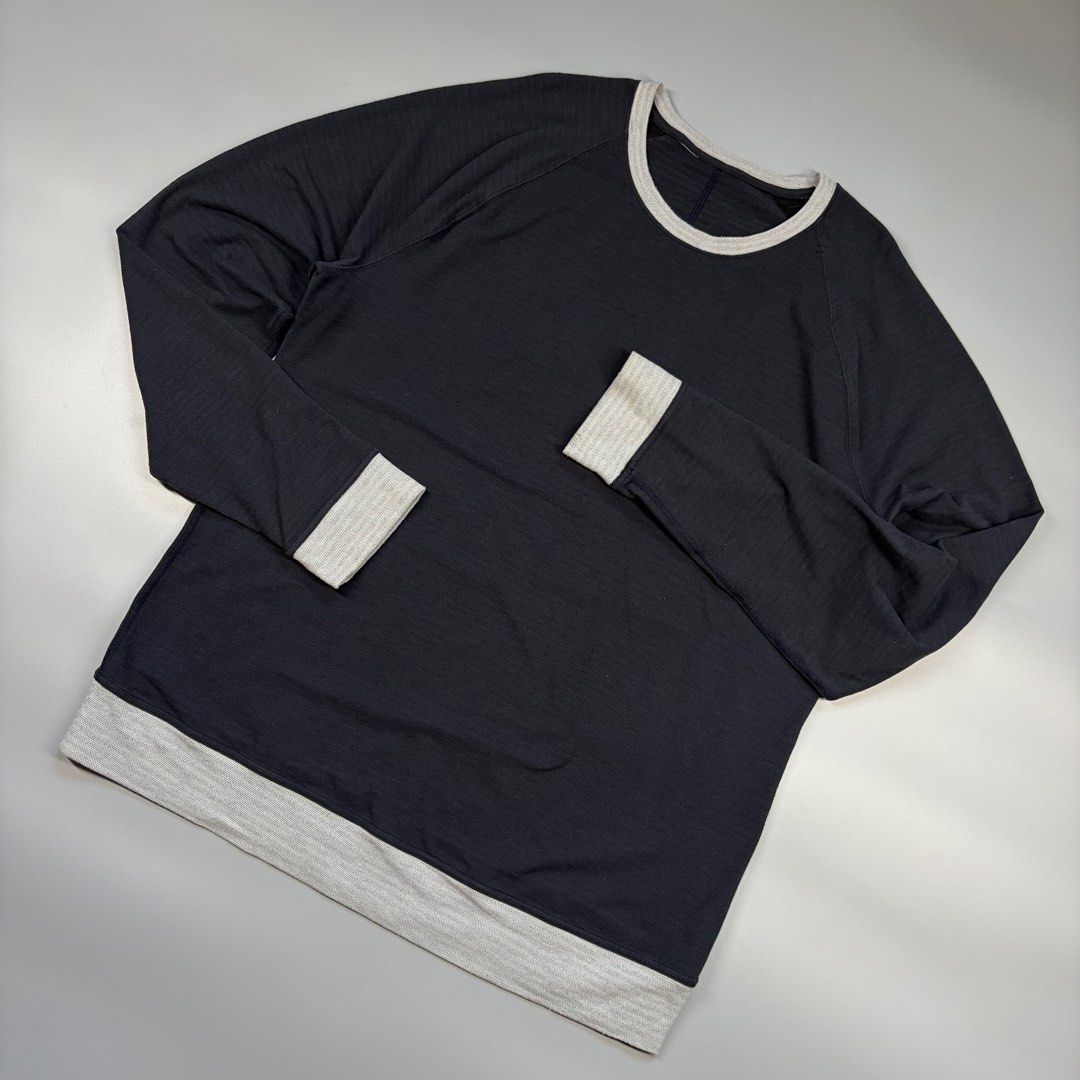 Lululemon Splitstream Crewneck (Category: Activewear) located in Cavite. Submitted by onebeancent (Listing ID 1469071879, Image 1). Description: Size: Large to Semi XL Dimension: 22" Width | 29" Length Color: Navy Blue Color Rate: 9.8/10 Issue: None Condition: Excellent Price: 650php Additional Shipping Fee (J&T Medium Pouch) 125php Luzon 145php visayas 185php mindanao.