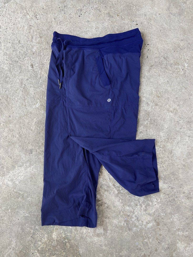 Lululemon Studio Crop (or Dance Studio Crop) (Category: Shorts) located in Cavite. Submitted by abasolo_jv (Listing ID 1469052227, Image 1). Description: Good Condition 10/10 Color rate no pinhole no issues 30-32x29 dimes fresh From bale.