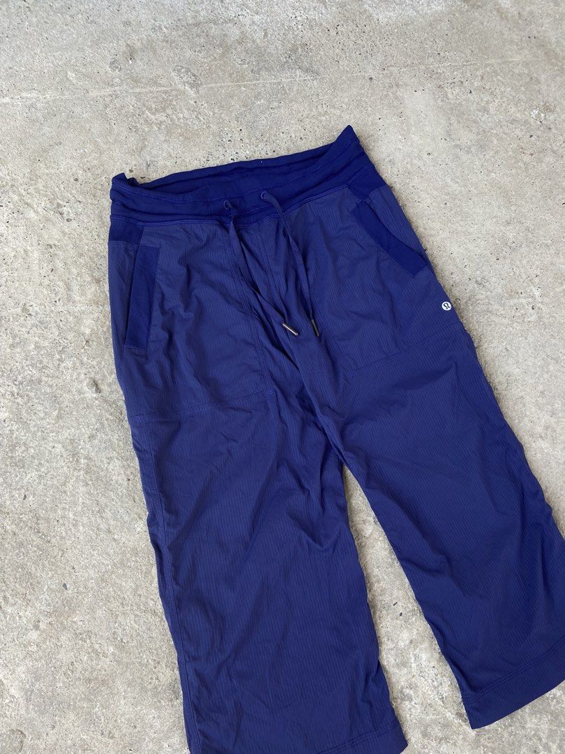 Lululemon Studio Crop (or Dance Studio Crop) (Category: Shorts) located in Cavite. Submitted by abasolo_jv (Listing ID 1469052227, Image 3). Description: Good Condition 10/10 Color rate no pinhole no issues 30-32x29 dimes fresh From bale.
