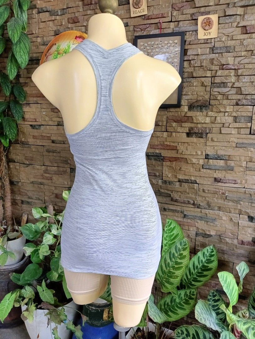 Lululemon Top Cool Racerback (Category: Activewear) located in Rizal. Submitted by timeless_shop (Listing ID 1468987724, Image 2). Description: ORIGINAL Lululemon Cool Racerback Tank - Heathered Light Gray -6 📏 Length: 25 inches 📏 Width : 13 inches Bust Fit 32-34 👚 Size: 6 🎨 Color: Heathered Light Gray / White - rare colorway! ✂️ Cut: Racerback - sexy sa likod, free movement 💯 Condition: 9.9/10 🎨 Color Rate: 9.9/10 - Maayos at malinis din �