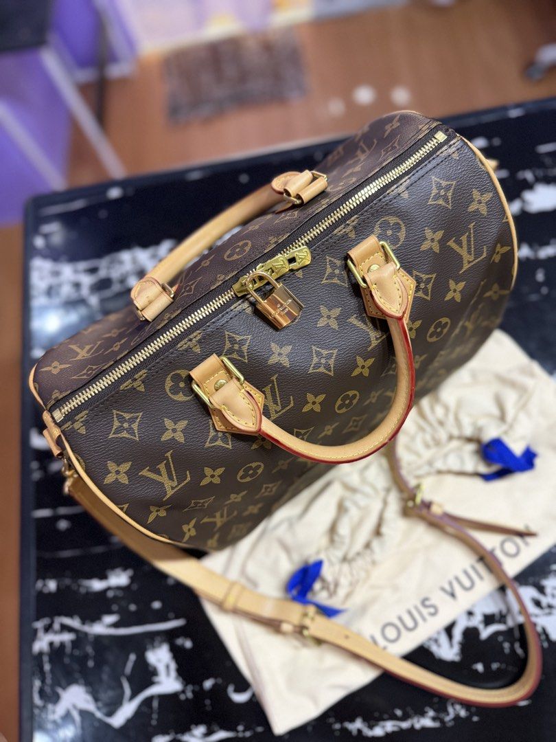 Lv bandoulier 30cm (Category: Announcements) located in Bulacan. Submitted by jcasey_1991 (Listing ID 1468954916, Image 3). Description: 👜✨ PRELOVED BAGS • JAPAN SOURCE 🇯🇵💖 Looking for beautiful, presentable bags at affordable prices? 🛍️✨ We offer Japan-sourced preloved bags, carefully selected for their quality and style. 💕 👜 WHAT TO EXPECT: ✨ All bags come with their own code and dust bag. ✨ Minimal flaws only, usually not easily noticea