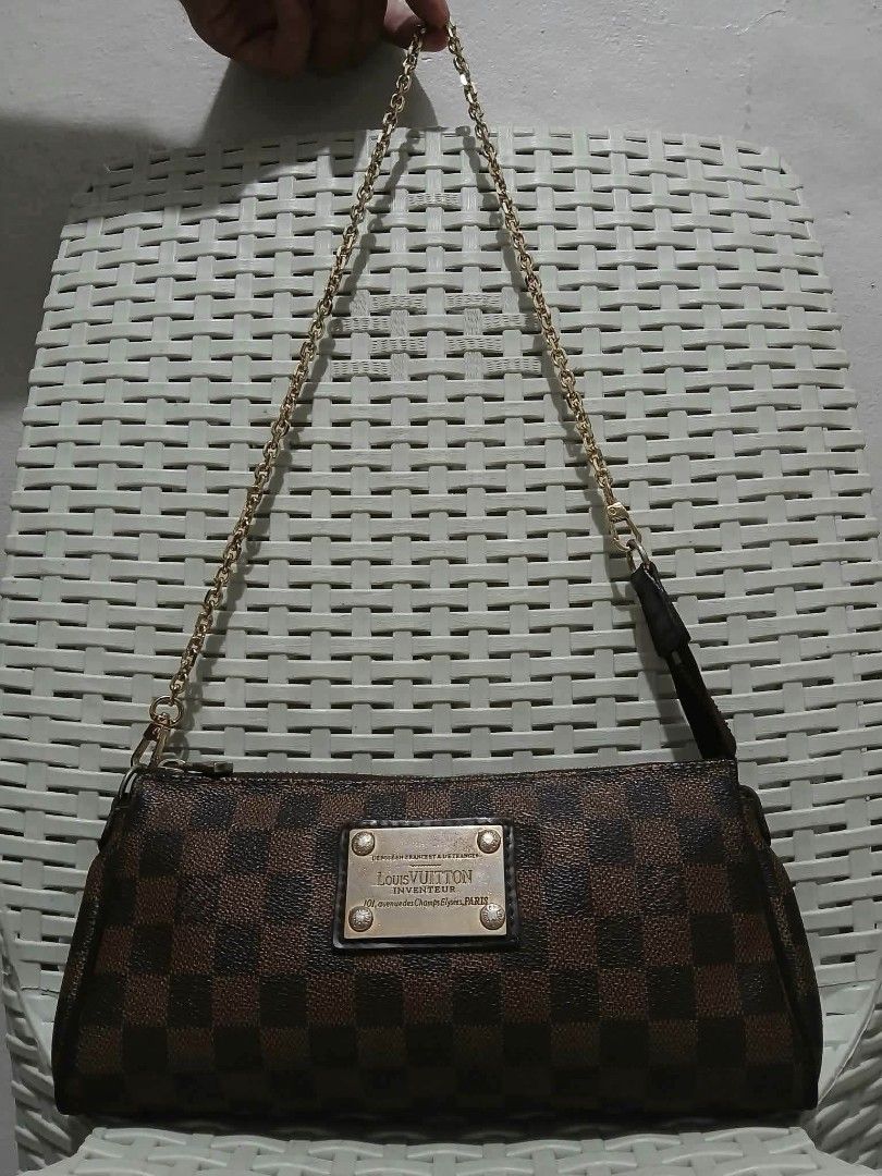 LV DAMIER CLUTCH BAG🔥❤️ (Category: Activewear) located in Manila. Submitted by jecelstylebags (Listing ID 1469003092, Image 1). Description: LV DAMIER CLUTCH BAG🔥❤️.