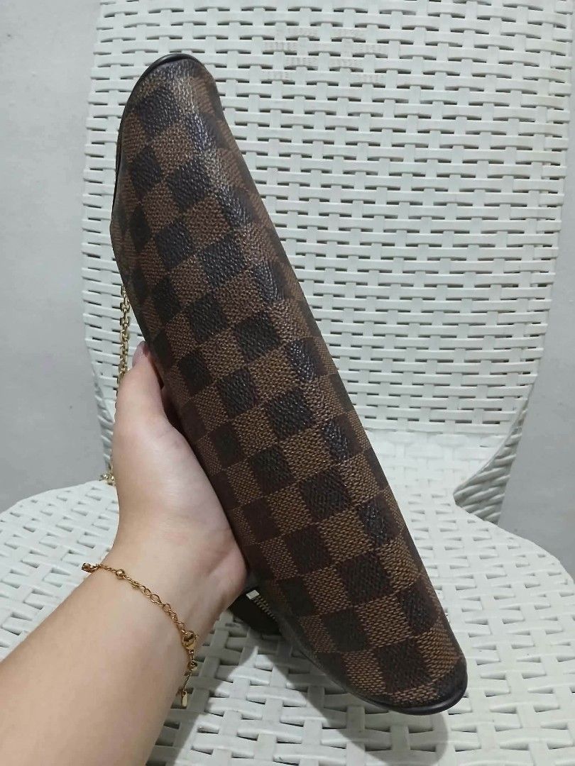 LV DAMIER CLUTCH BAG🔥❤️ (Category: Activewear) located in Manila. Submitted by jecelstylebags (Listing ID 1469003092, Image 3). Description: LV DAMIER CLUTCH BAG🔥❤️.