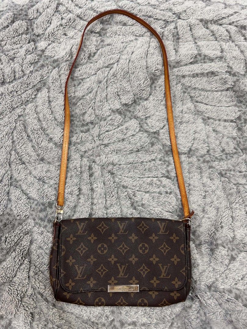 LV sling bag (Category: Luxury Bags & Wallets) located in Bogo. Submitted by hasslehard.69 (Listing ID 1469113425, Image 2). Description: .