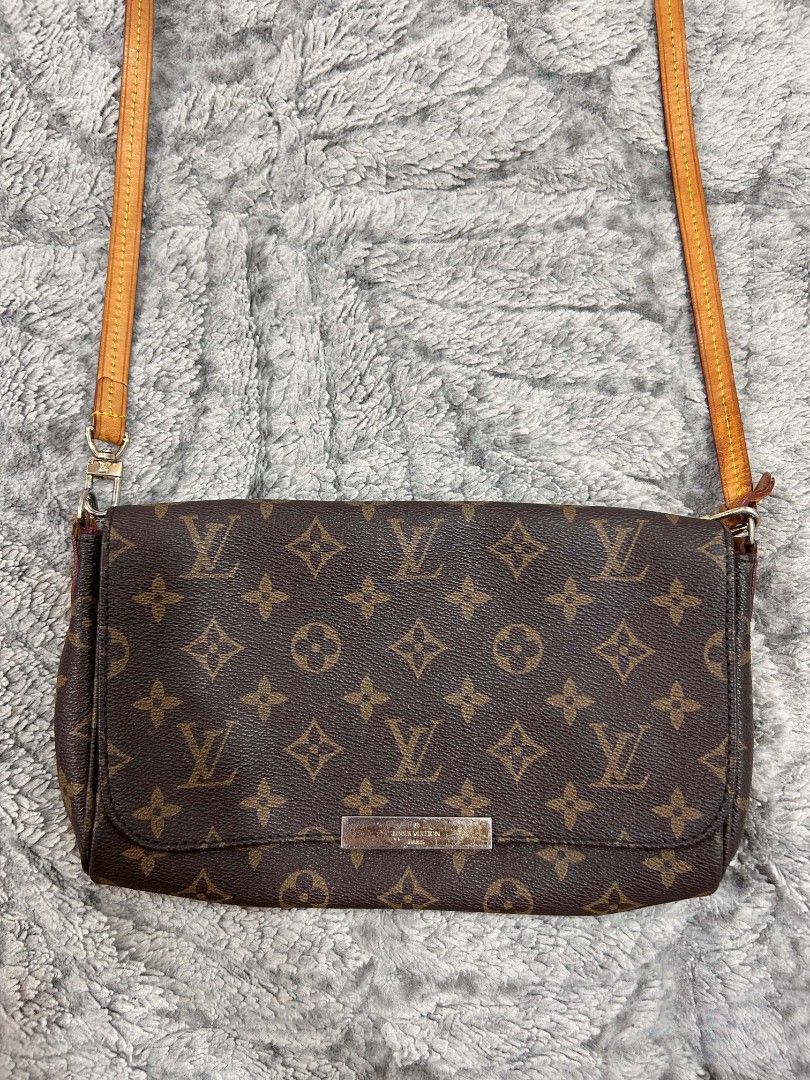 LV sling bag (Category: Luxury Bags & Wallets) located in Bogo. Submitted by hasslehard.69 (Listing ID 1469113425, Image 1). Description: .