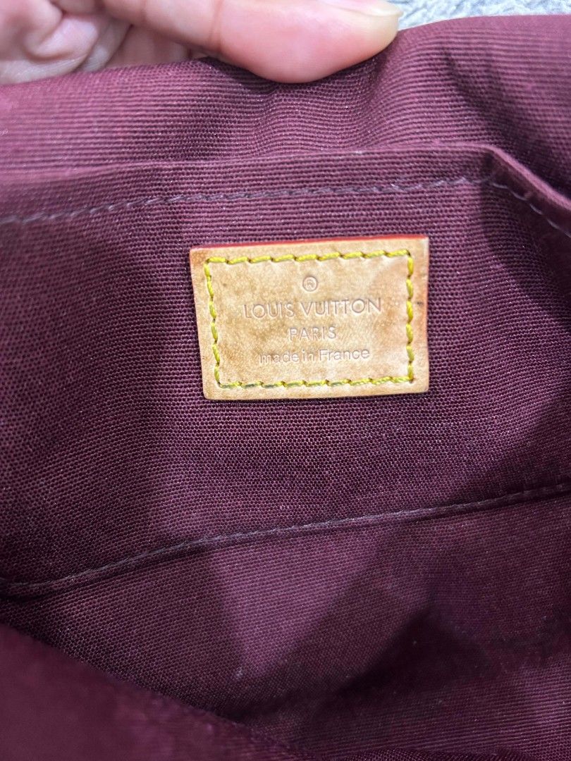 LV sling bag (Category: Luxury Bags & Wallets) located in Bogo. Submitted by hasslehard.69 (Listing ID 1469113425, Image 3). Description: .