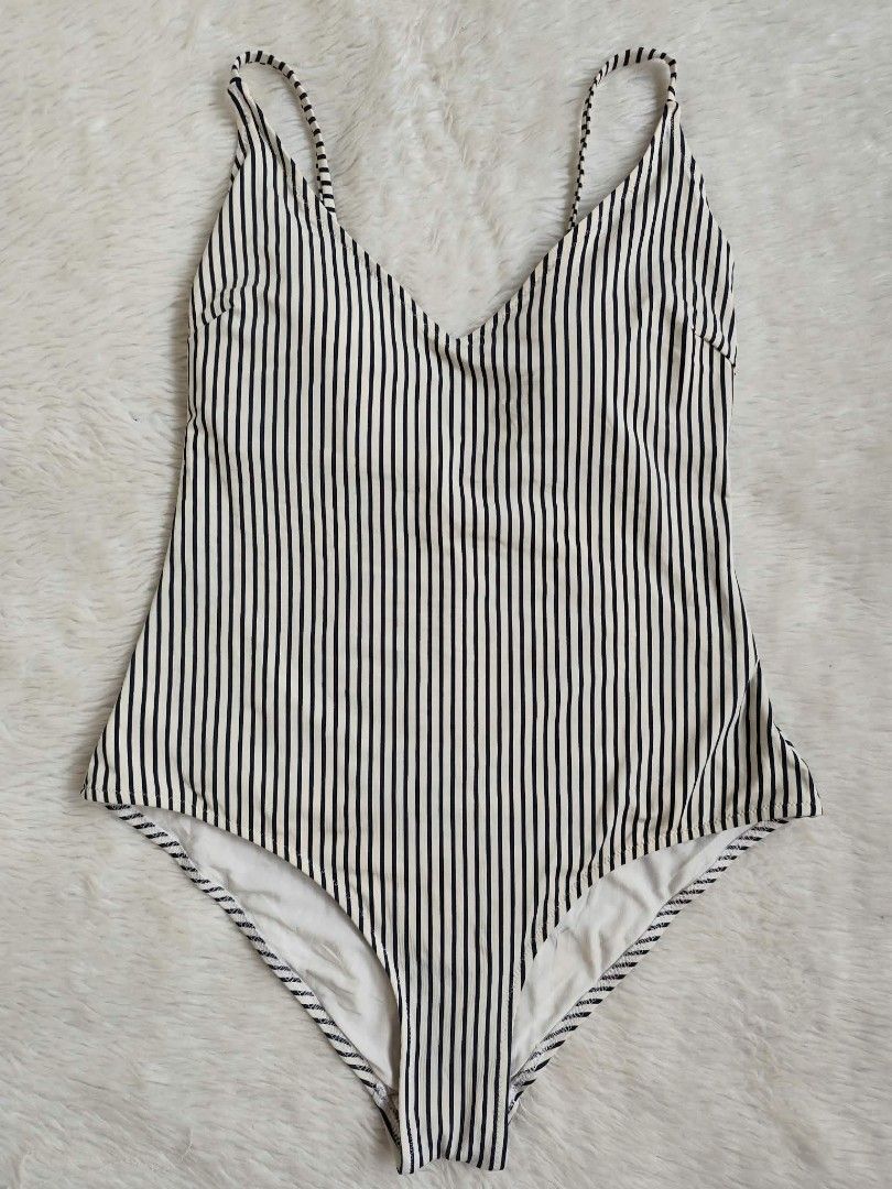(M) H&M Swimsuit (Category: Bikinis & Swimsuits) located in Paranaque City. Submitted by sl_shop05 (Listing ID 1468948590, Image 3). Description: 🌻Like New🌻 🌼Brand: H&M ➡️Padded ✨Size: Medium ❎𝑨𝒍𝒍 𝒊𝒕𝒆𝒎𝒔 𝒂𝒓𝒆 𝑷𝑹𝑬𝑳𝑶𝑽𝑬𝑫 𝒊𝒏 𝑮𝒐𝒐𝒅 𝑪𝒐𝒏𝒅𝒊𝒕𝒊𝒐𝒏 ❎𝑷𝒍𝒆𝒂𝒔𝒆 𝒅𝒐 𝒎𝒂𝒏𝒂𝒈𝒆 𝒚𝒐𝒖𝒓 𝒆𝒙𝒑𝒆𝒄𝒕𝒂𝒕𝒊𝒐𝒏𝒔. ❎𝑾𝑨𝑺𝑯 𝒃𝒆𝒇𝒐𝒓𝒆 𝑼𝑺𝑬‼️ ❎𝑩𝑼𝒀 𝒂𝒕 𝒚𝒐𝒖𝒓 𝒐𝒘𝒏 𝒓𝒊𝒔𝒌‼️ ❎𝑵𝑶 𝑹𝑬𝑻𝑼𝑹𝑵, 𝑵𝑶 𝑬𝑿𝑪𝑯𝑨𝑵𝑮�
