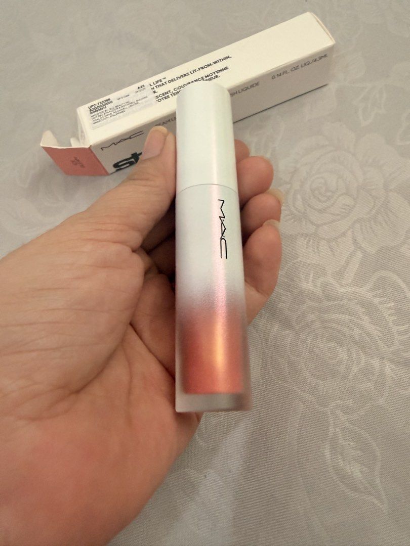 Mac Strobe Beam Liquid Blush (Category: Makeup) located in Rizal. Submitted by lovekylekale (Listing ID 1469007239, Image 2). Description: Mac Strobe Beam Liquid Blush ( Ice Gleam) Original price ₱1400 Bought 3wks ago.