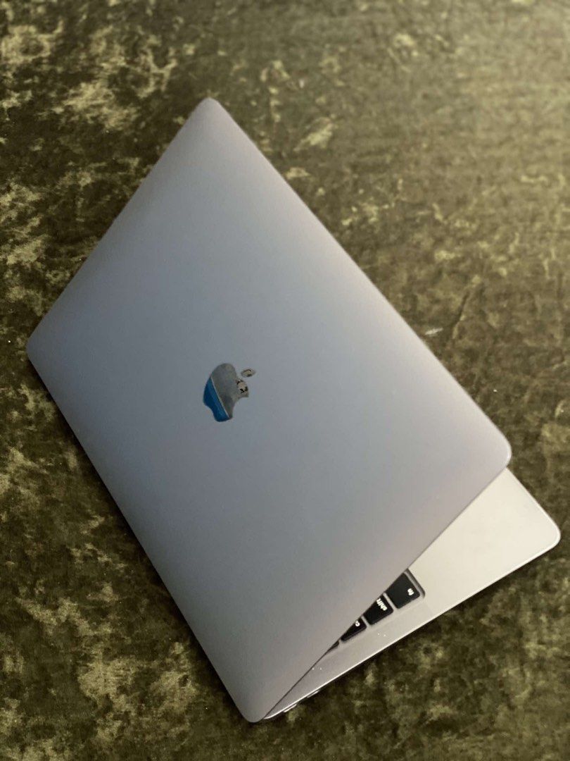 Macbook air 2020 intel core i5 8gb 512ssd (Category: Laptops & Notebooks) located in Manila. Submitted by ayamindalano (Listing ID 1469081247, Image 2). Description: Macbook air 2020 Intel core i5 8gb ram 512ssd No issue No scratches or dents Inclusion Orig charger Pouch Ms office Can do meet up around manila Can do cop via lbc .