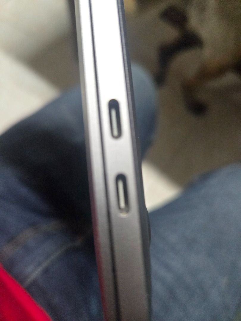 MacBook Pro M1 Chip (Category: Laptops & Notebooks) located in Quezon City. Submitted by manspph (Listing ID 1468936967, Image 2). Description: CPU M1 RAM 8gb hdd 256.