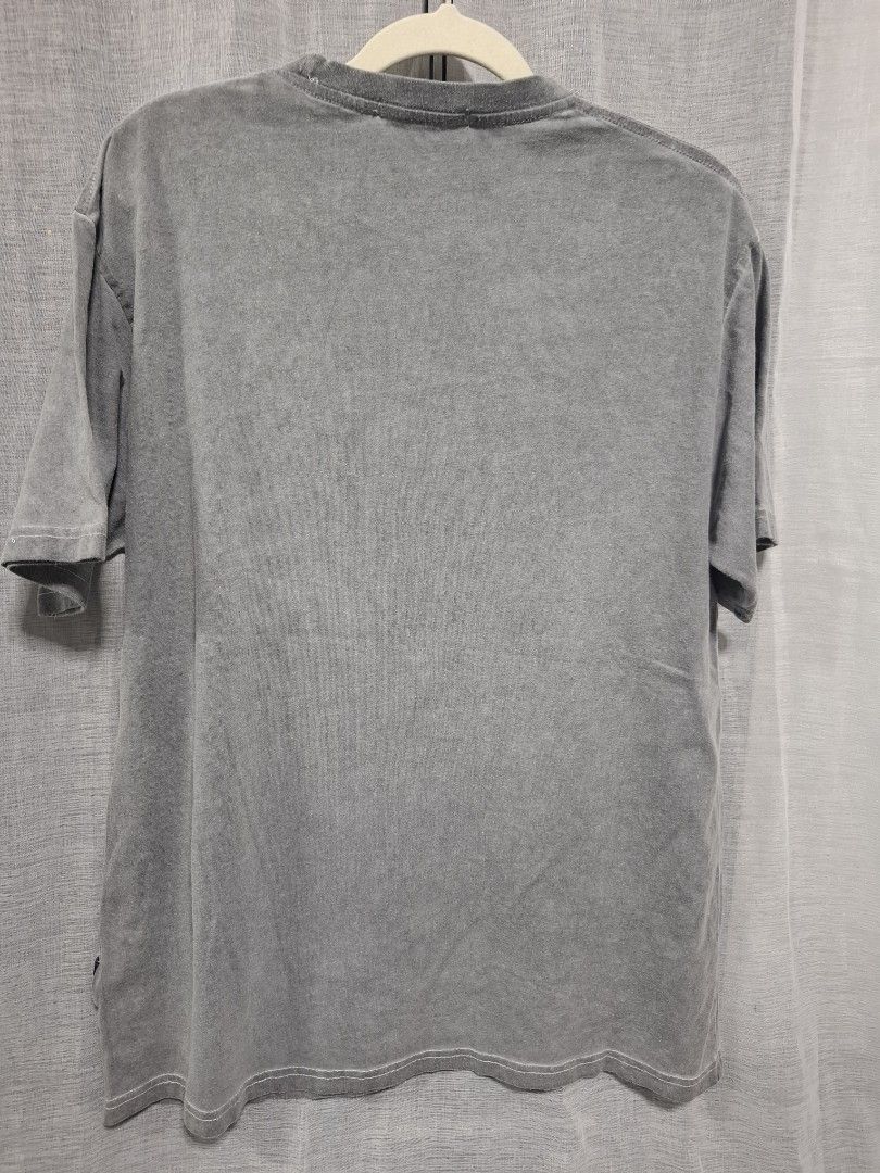 MadeExtreme Marsh Off Parallel Universes T-Shirt (Category: Tshirts & Polo Shirts ) located in Manila. Submitted by jazil.ladyliz (Listing ID 1469072078, Image 3). Description: - Brand/Model: MadeExtreme Graphic Tee - Color: Vintage grey with worn-in wash - Size: L (Relaxed, oversized fit) - Design: Large 'MARSH OFF' text with photo-collage graphics - Material: Soft, comfortable cotton - Condition: Clean, no stains or damage.