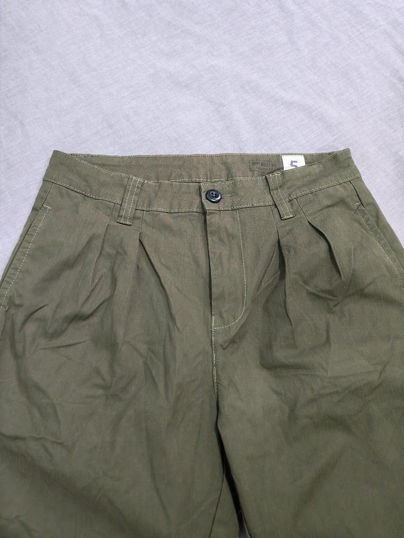 Maden workwear pleated short (Category: Shorts) located in Baguio. Submitted by used_clothing2600 (Listing ID 1468960095, Image 3). Description: Maden workwear pleated short size medium verygood condition measurements waist 16 inches length 20.5 P 680.