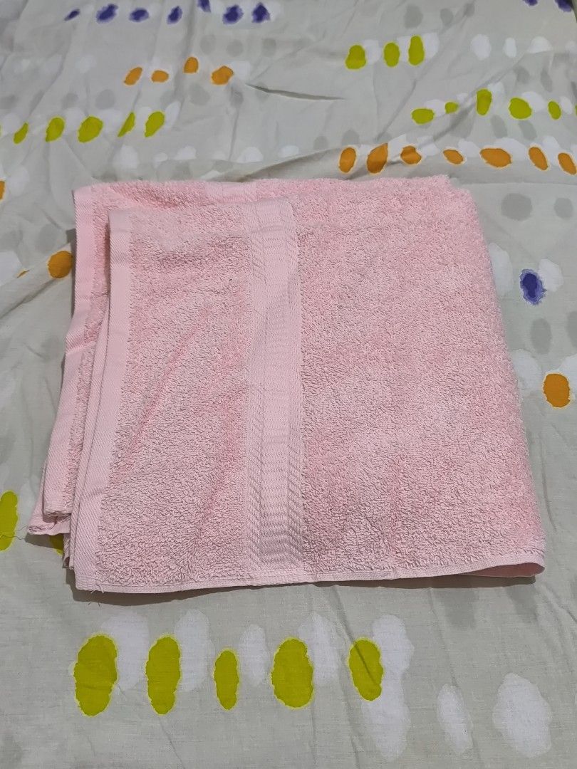 Mainstays Daylily Pink Bath Towel (Category: Bedding & Towels) located in General Santos City (Dadiangas). Submitted by animoya (Listing ID 1469060002, Image 1). Description: - Brand: Mainstays - Size: 27" x 52" - Material: 100% Cotton.