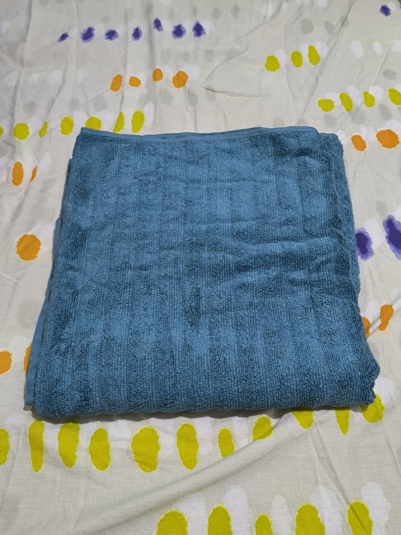 Mainstays Teal Blue Bath Towel (Category: Bedding & Towels) located in General Santos City (Dadiangas). Submitted by animoya (Listing ID 1469061671, Image 1). Description: - Brand: Mainstays Performance - Size: 30" x 54" - Material: 100% Cotton.