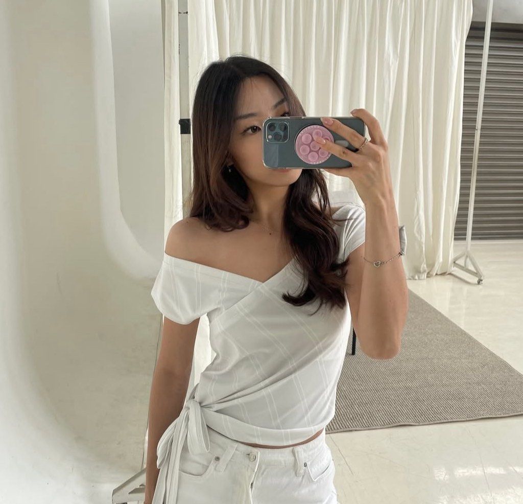 Maison Cher Off-Shoulder Tie Top (Category: Blouses) located in Manila. Submitted by secondcycle.ph (Listing ID 1468995192, Image 1). Description: Maison Cher Off-Shoulder Tie Top PHP 600 Brand: Maison Cher Condition: Like new (only used once) Size: S Color: White Desc: super chic. from an Indonesian brand, original prices are pretty expensive. Has a tie on the side that can be undone and tied again. Not being sold on their site anymore. RFS: not