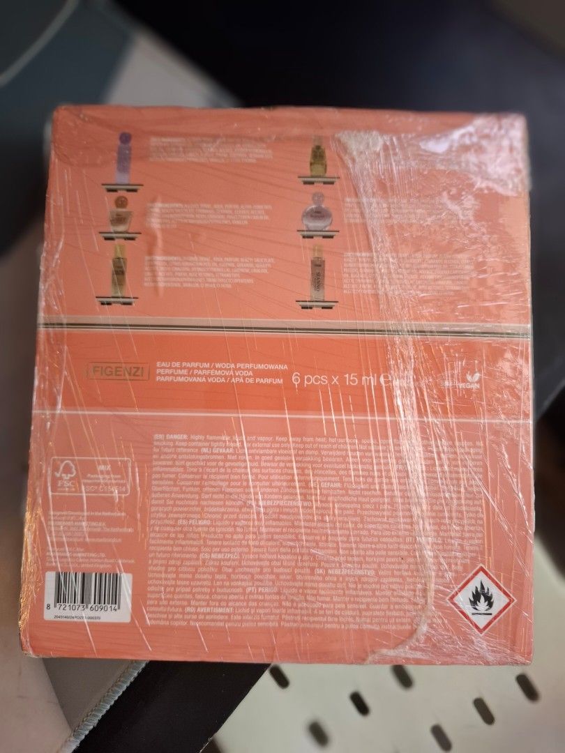 Maison Figenzi Gift Set (Italy) (Category: Fragrance & Deodorants) located in Bulacan. Submitted by ditchandswitch (Listing ID 1469066559, Image 3). Description: Maison Figenzi Gift set 2500 perfect for give set please message me for your offer negotiable.