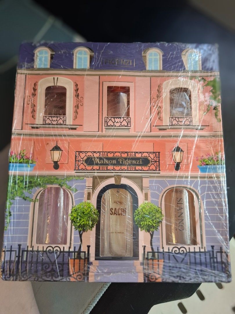 Maison Figenzi Gift Set (Italy) (Category: Fragrance & Deodorants) located in Bulacan. Submitted by ditchandswitch (Listing ID 1469066559, Image 2). Description: Maison Figenzi Gift set 2500 perfect for give set please message me for your offer negotiable.