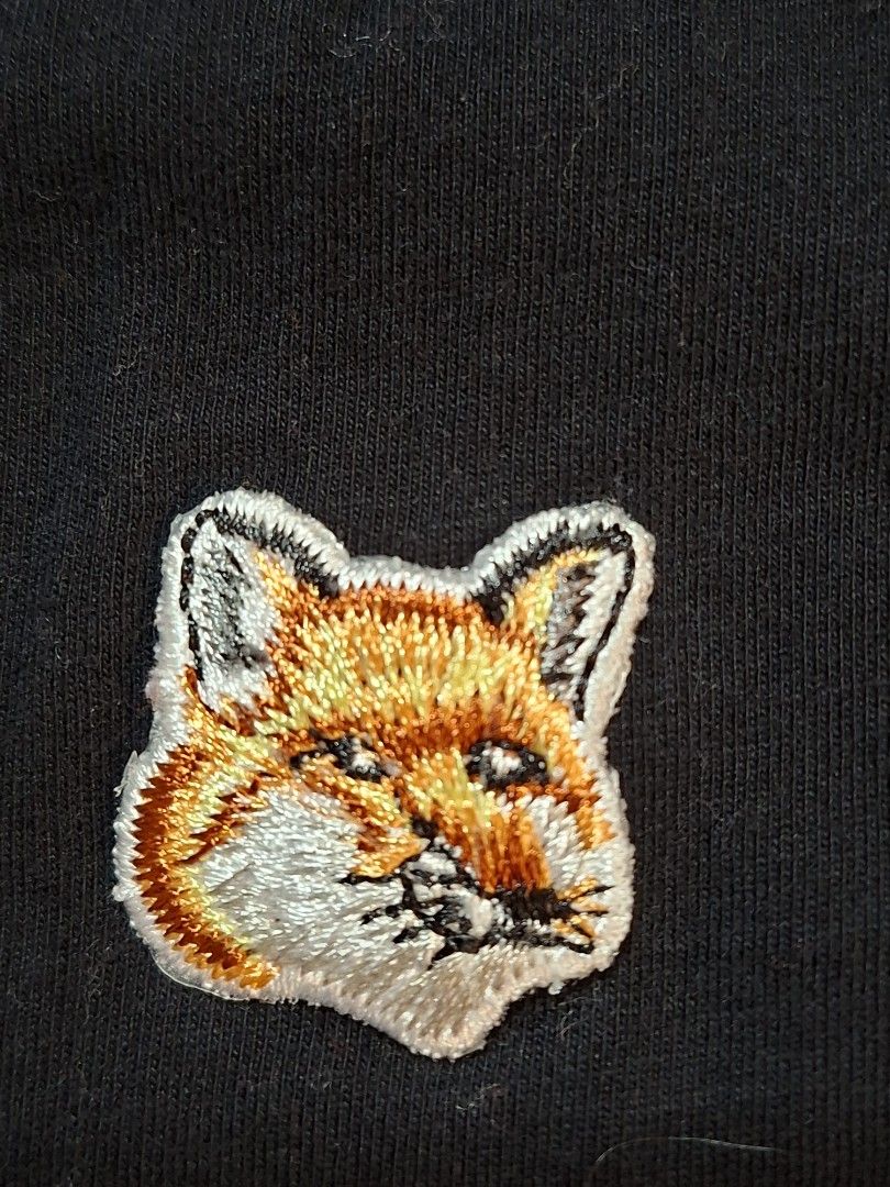 Maison Kitsune Black Fox Patch T-Shirt 20x27 (Category: Tshirts & Polo Shirts ) located in Baguio. Submitted by restyrille77846 (Listing ID 1469071115, Image 2). Description: - Brand: Maison Kitsune - Color: Classic Black - Size: 20x27 - Material: 100% Cotton (Made in Portugal) - Design: Crew neck with signature embroidered fox patch on chest - Condition: Brand new / Excellent quality basic tee.