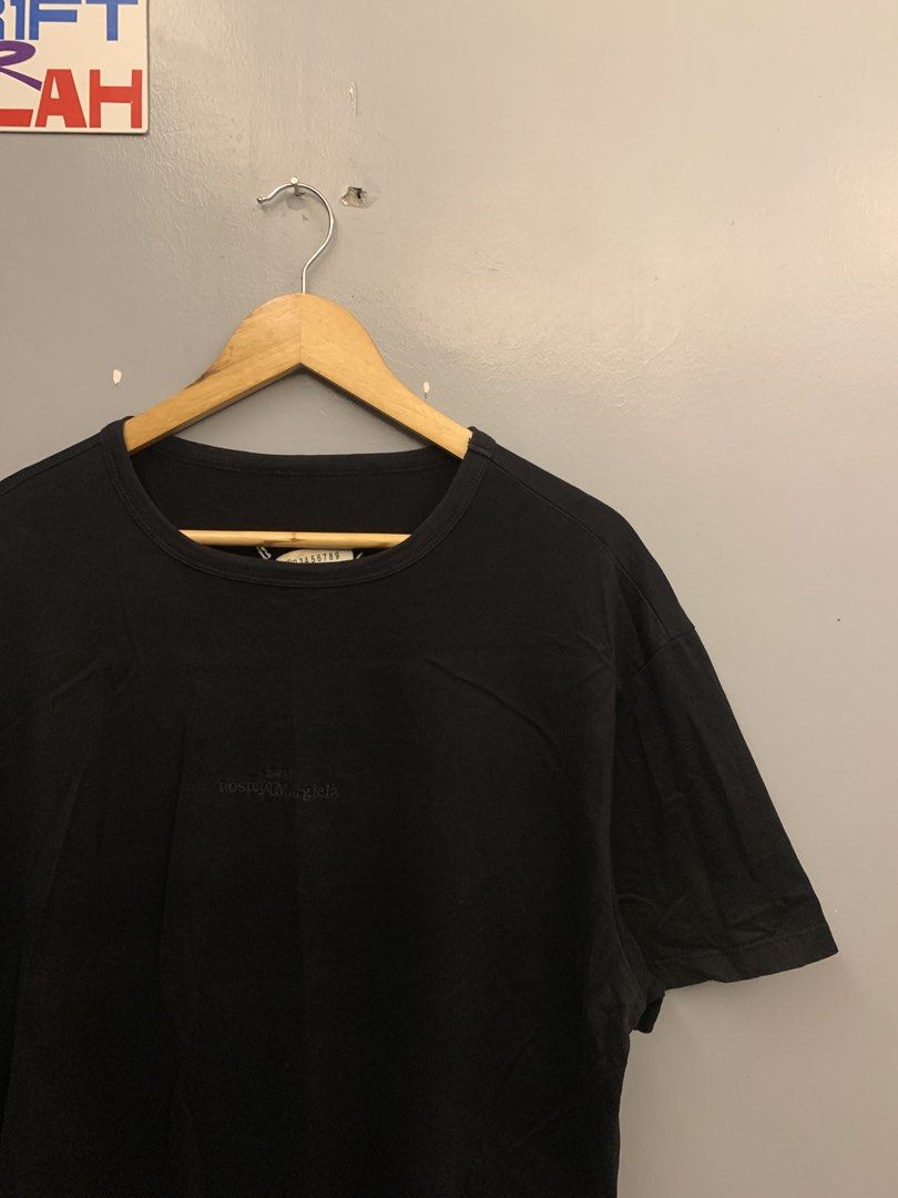 MAISON MARGIELA UPSIDE DOWN LOGO TEE (Category: Tshirts & Polo Shirts ) located in Cavite. Submitted by thrift2moolah (Listing ID 1468981016, Image 3). Description: MAISON MARGIELA UPSIDE DOWN LOGO TEE Size M on tag 23/29 - Excellent condition 9/10 Color rate 650 plus sf.